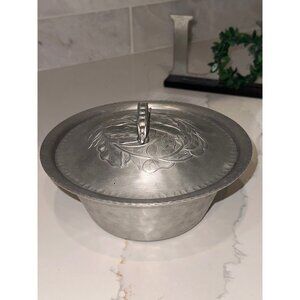 Everlast Hand Forged Hammered Aluminum Bowl With Lid Pea Vine Design 1038